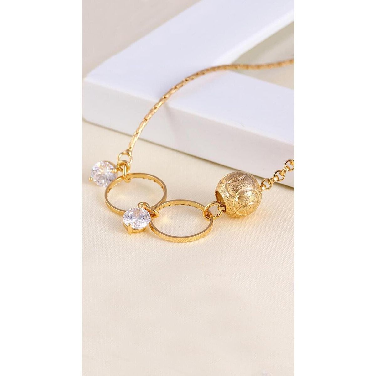 VERAMOREST - Collar Dorado Veramorest