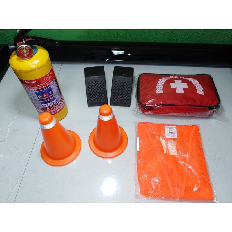 GENERICO - Kit carretera + botiquin reglamentario + chaleco reflectivo