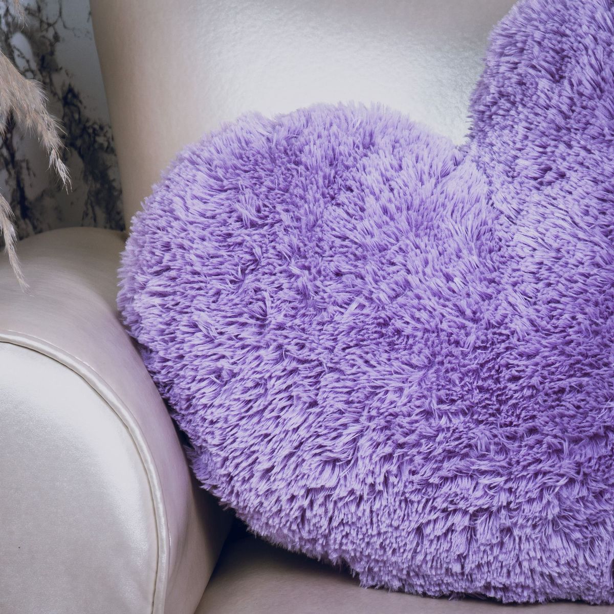 BANZAY - Cojín Decorativo Peludo Corazón - Lila