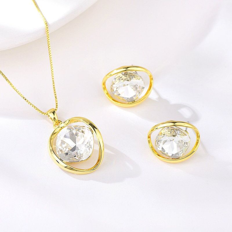 VERAMOREST - Set Aretes Y Collar Dorado Levana