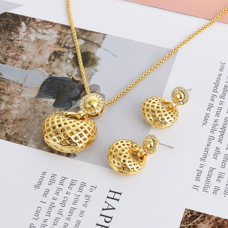 VERAMOREST - Set Collar y Aretes Dorados Veramorest