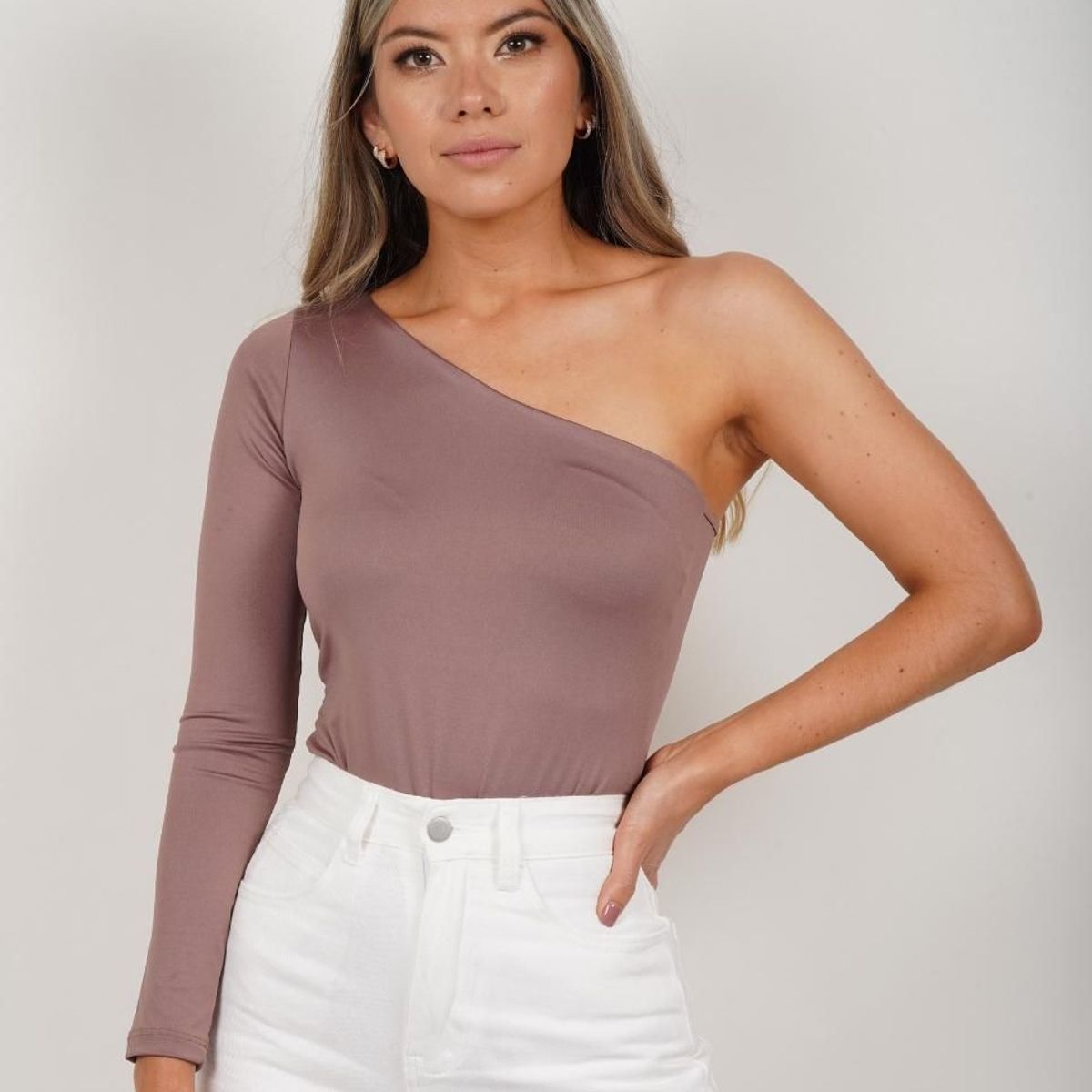 MOLGOA - Body para Mujer Escote Asimétrico Manga Larga - The Sunshine Cocoa