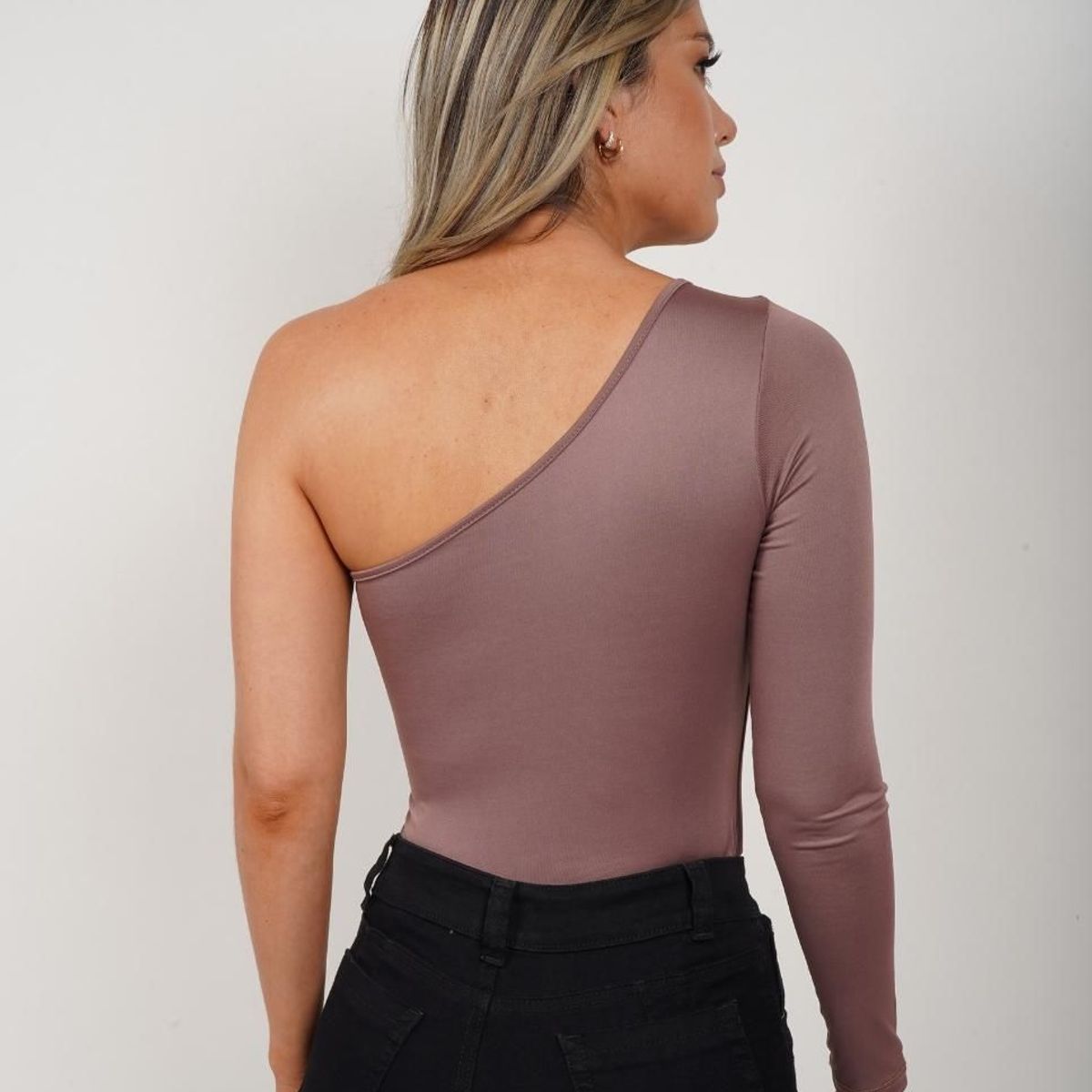 MOLGOA - Body para Mujer Escote Asimétrico Manga Larga - The Sunshine Cocoa