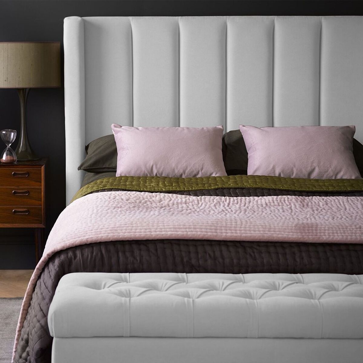 EKONOMODO COLOMBIA - Base Cama Con Espaldar Queen + Puff En Pino Julieta Gris Perla 160X190