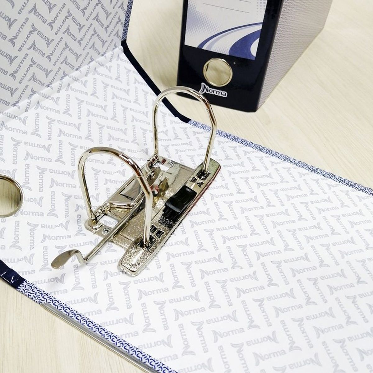 NORMA KAMALI - Carpeta folder a-z plastificado tamaño media carta