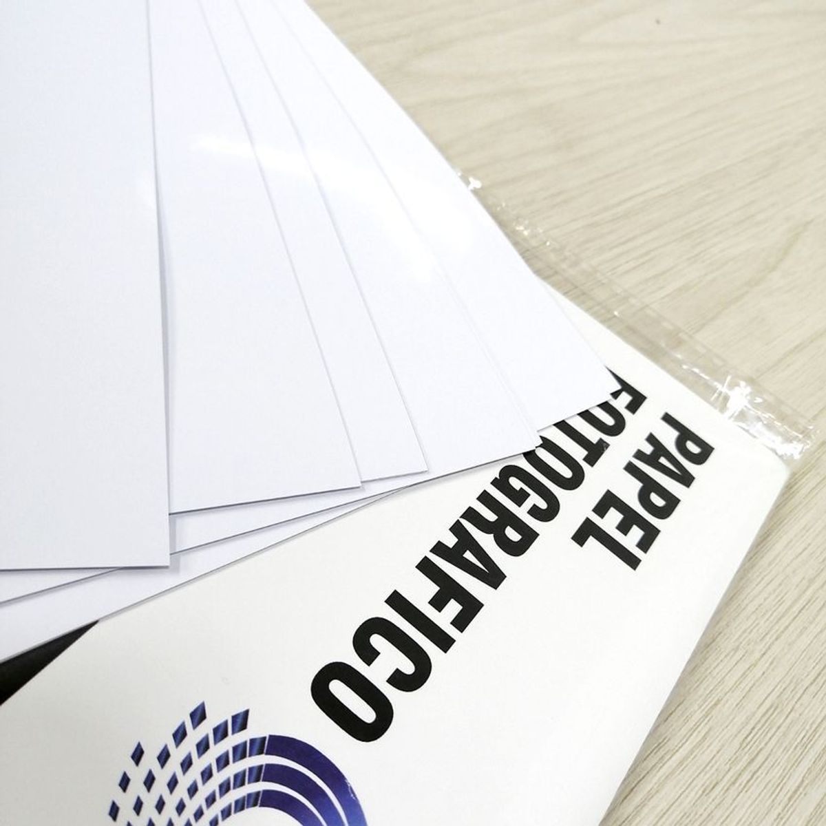 STUDMARK - Papel fotográfico brillante x 20 unds tamaño carta unicolor.