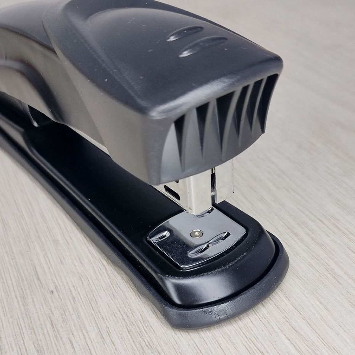 TRITON - Kit de oficina x 6 piezas grapadora, perforadora, ganchos