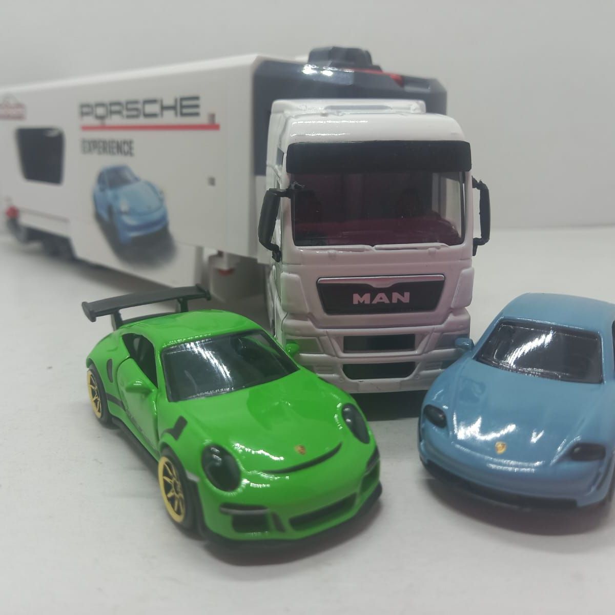 GENERICO - CAMION NIÑERA MAN TGX TRUCK DOS PORSCHE EXPERIENCE