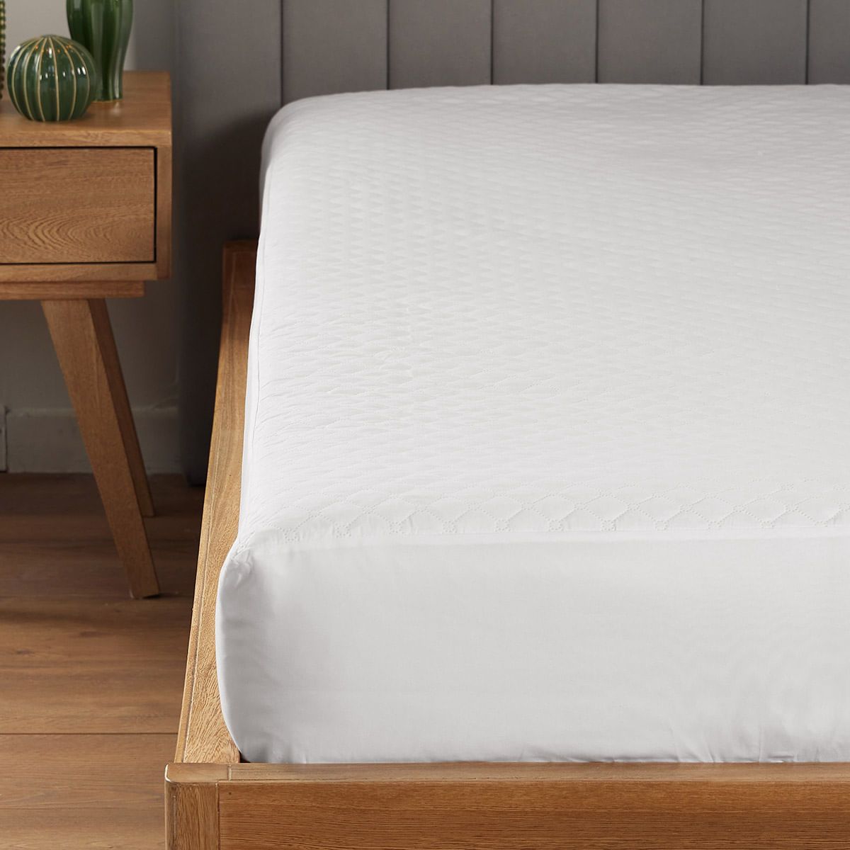 DISTRIHOGAR - Protector de Colchón Hotel Experience Impermeable Sencillo