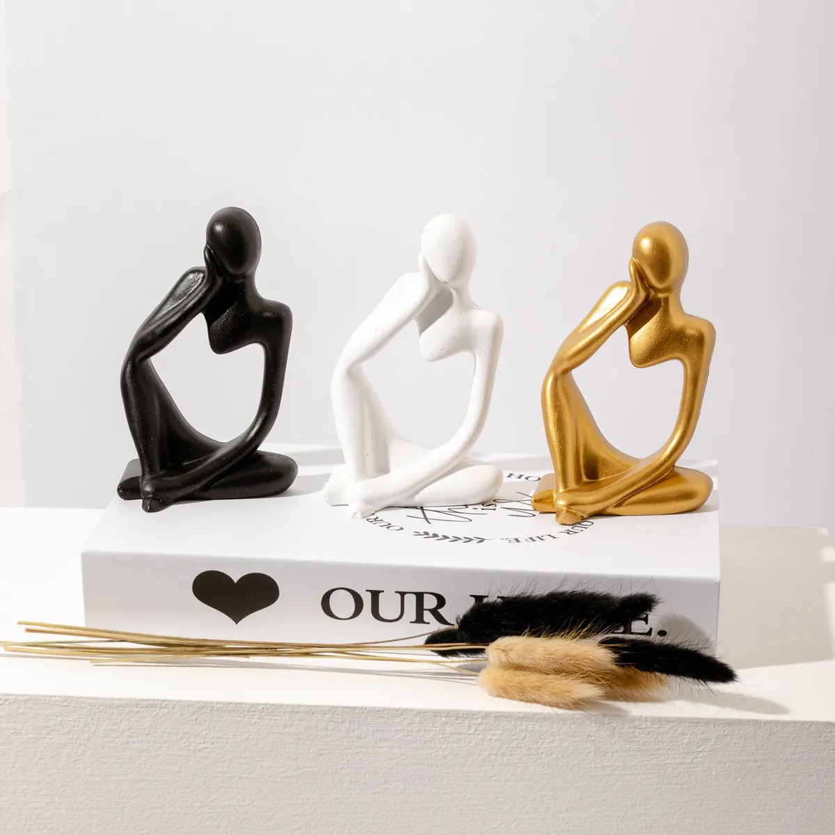 DECORACIONES ALE Y GABI - Adorno Decorativo Escultura Pensante Dorado 9x14