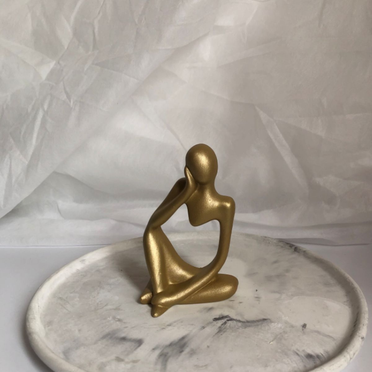 DECORACIONES ALE Y GABI - Adorno Decorativo Escultura Pensante Dorado 9x14