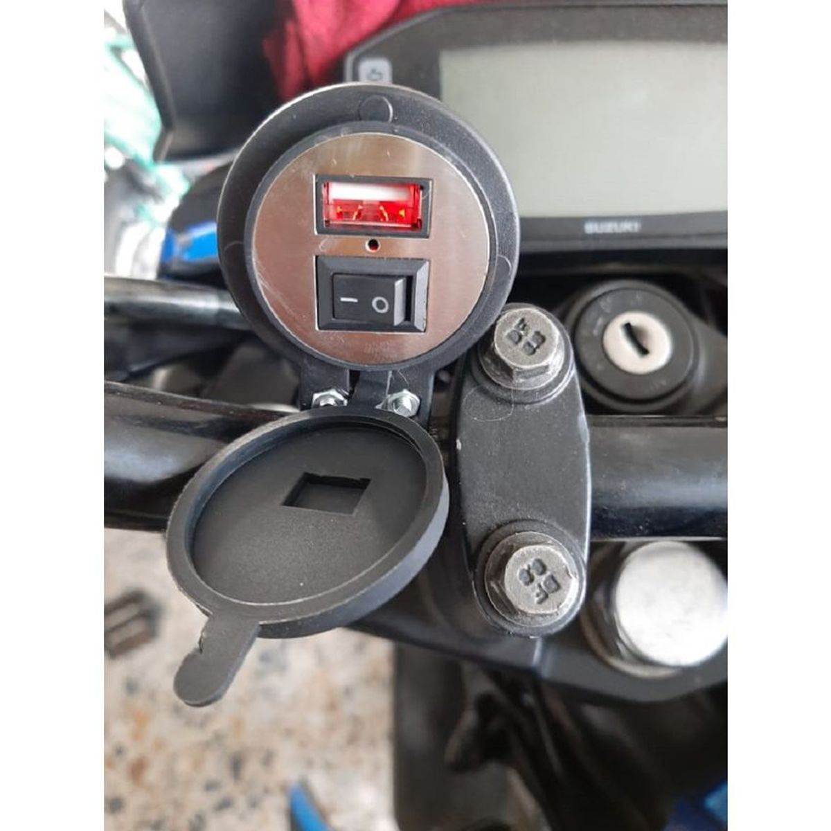 UNIVERSAL - No te quedes sin batería del celular cargador usb moto