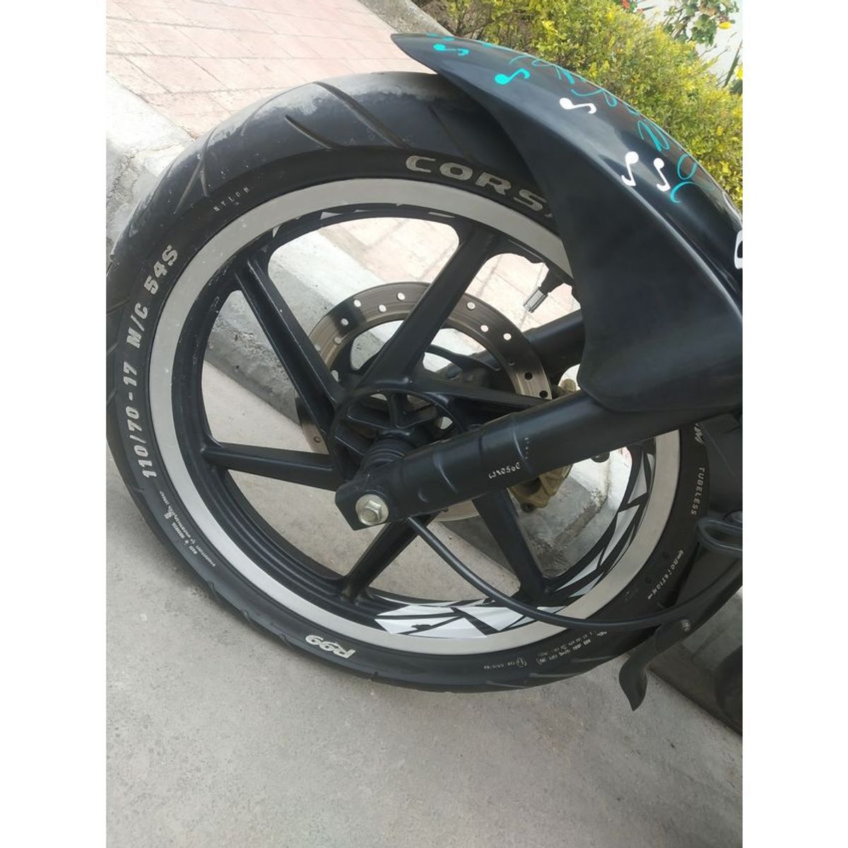 UNIVERSAL - Marcador permanente llantas de carro moto bici gris