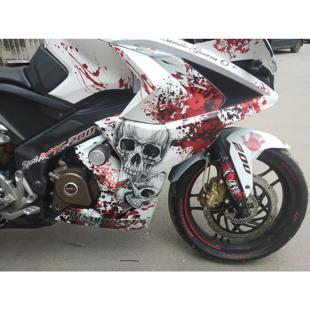 UNIVERSAL - Marcador permanente para llantas de carro moto bici rojo