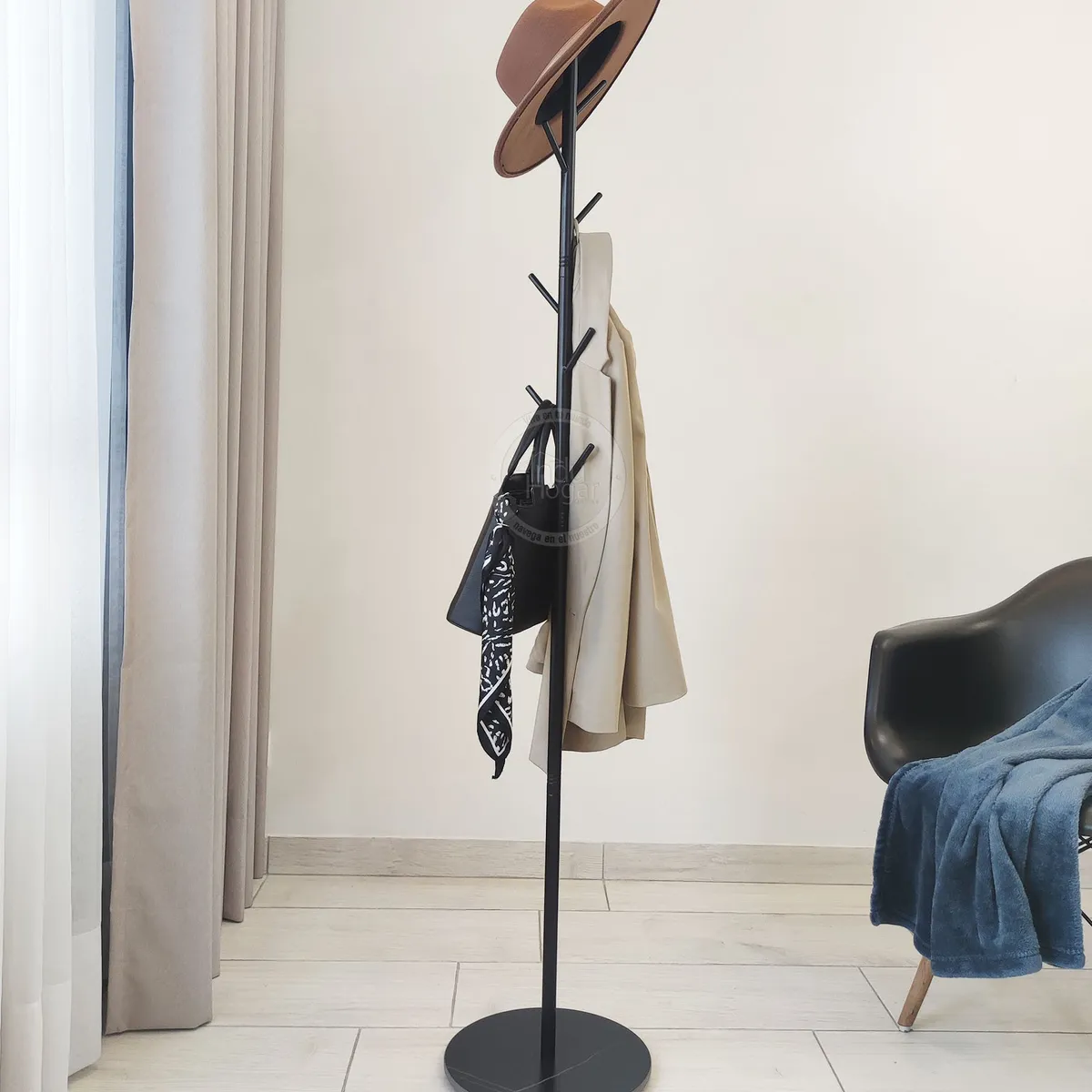 INDUHOGAR - Perchero de lujo color negro mate con base tipo marmol marca induhogar