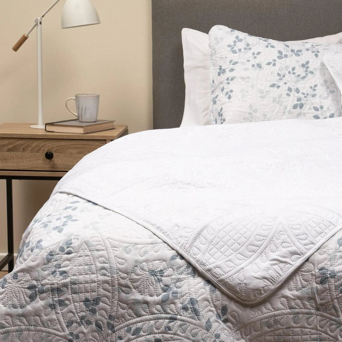 CASATUA - Cubrelecho Edredon Quilt Sencillo Estampado Doble Faz +funda - Blanco - Sencillo.-