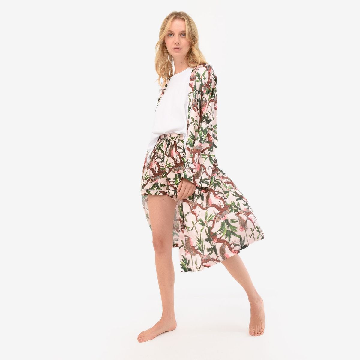 FALABELLA - Bata Mujer Lobo Rosa para Falabella