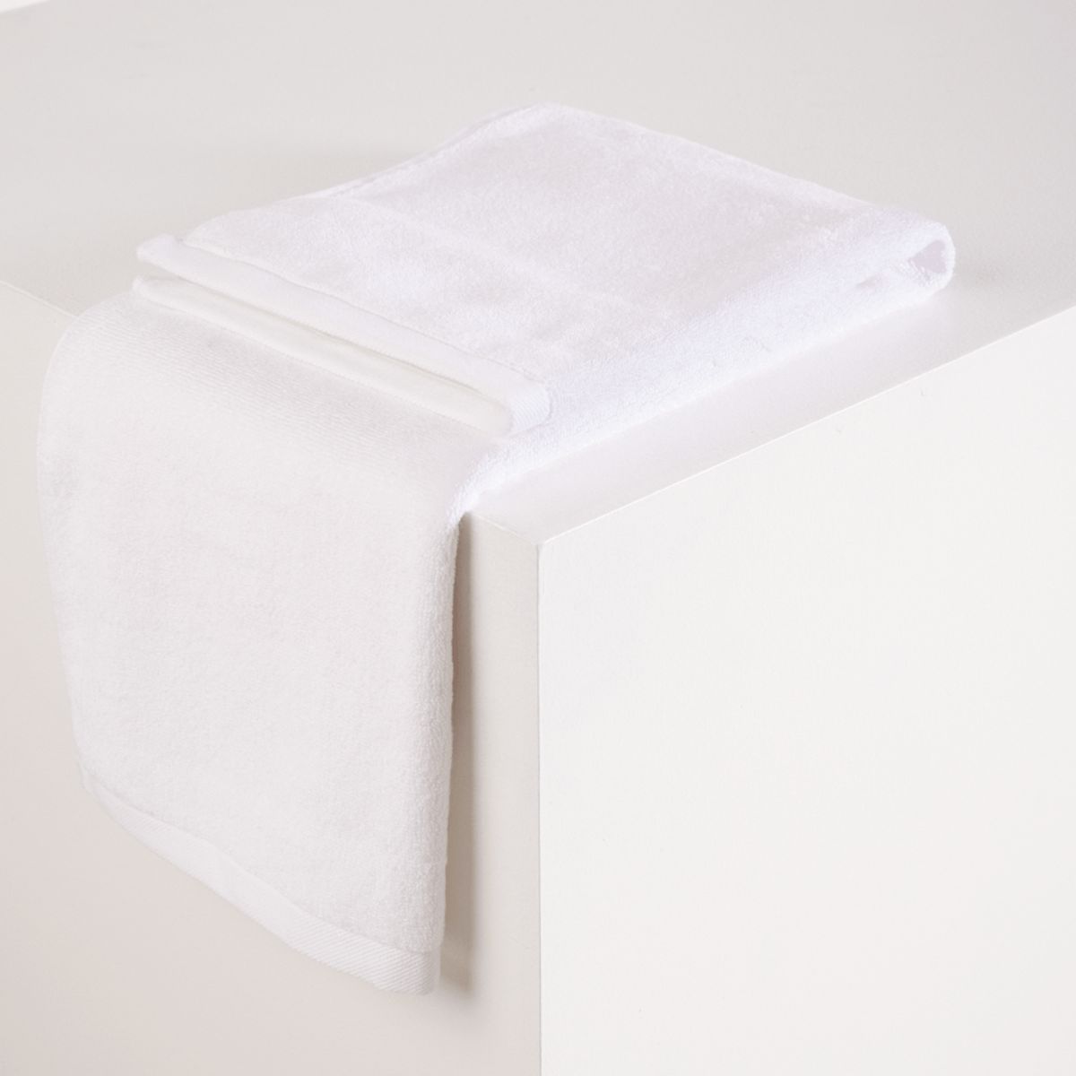 DISTRIHOGAR - Toalla de Manos Basil 630 gr Algodón 50 x 80 cm