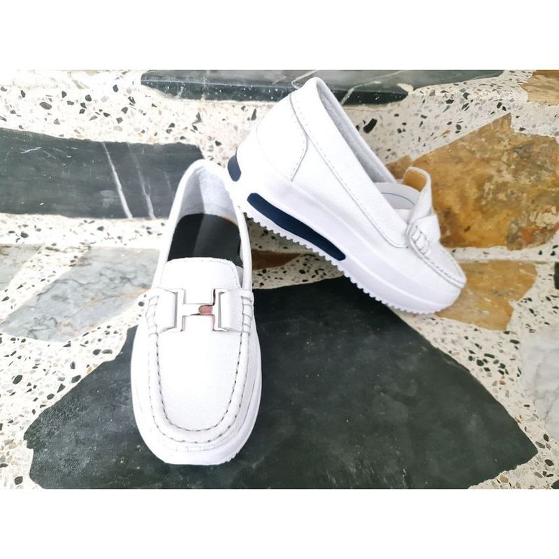 GENERICO - Preciosos mocasines en cuero blancos borde azul en cuero garantizado