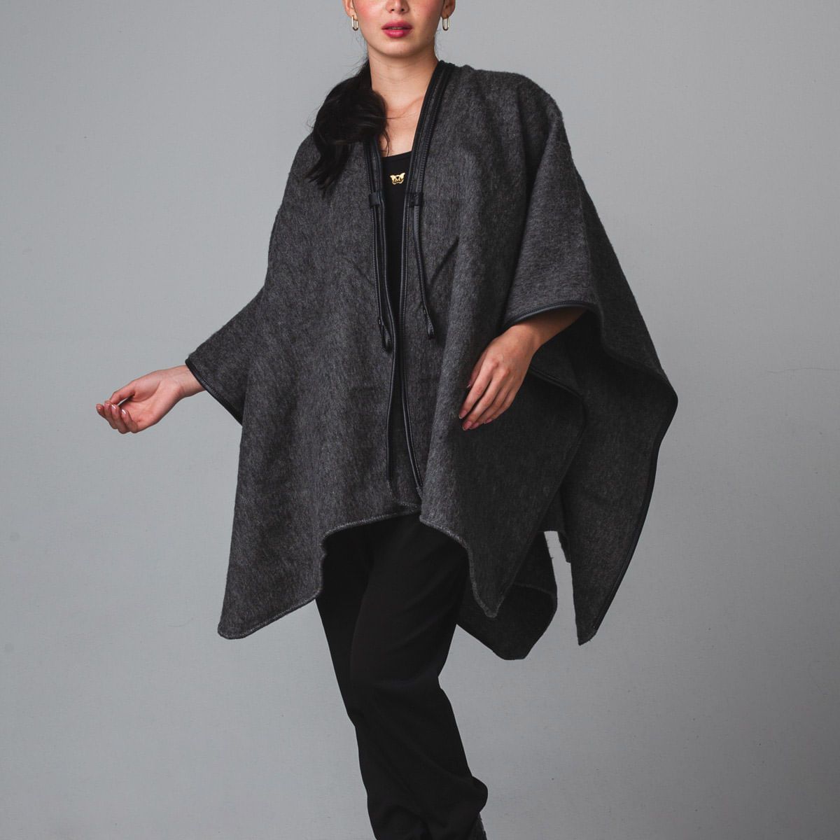 MARIO HERNANDEZ - Ruana boyacense grafito Nobsa