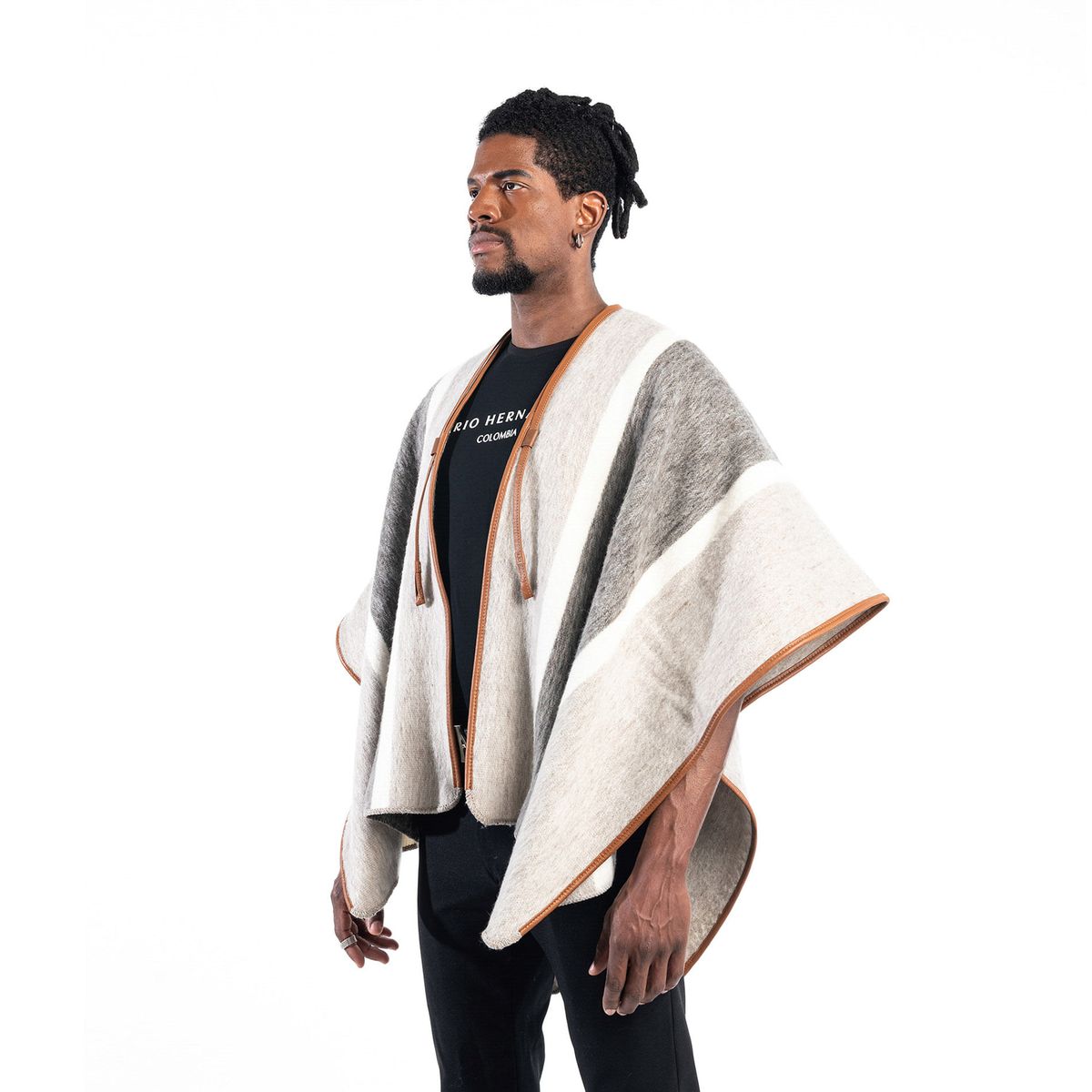 MARIO HERNANDEZ - Ruana Boyacense Gris Nobsa