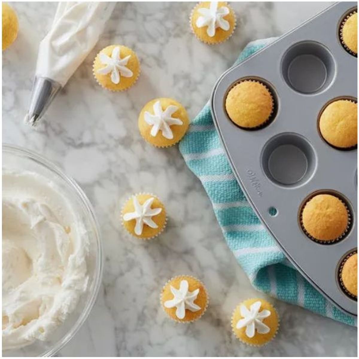 WILTON - MMUFFINS - MINI * 24 CAV