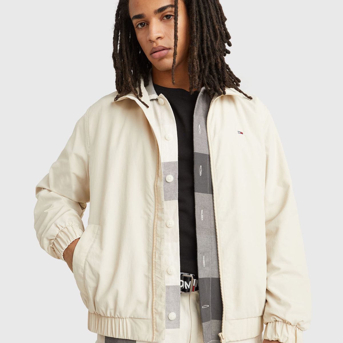 TOMMY HILFIGER - Chaqueta Con Parche Con Logo Essential Hombre Beige Tommy Jeans