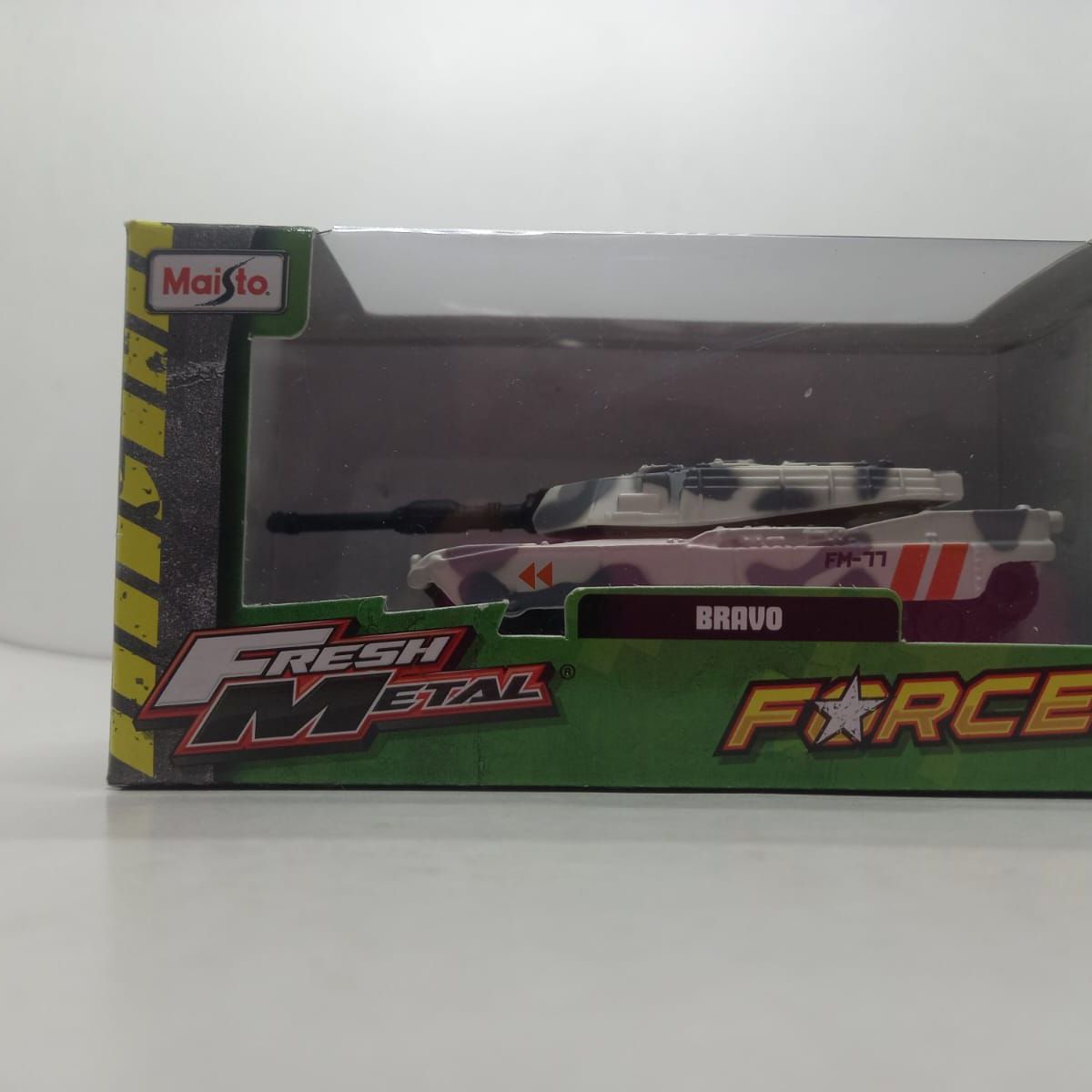 MAISTO - CARRO TANQUE DE GUERRA BRAVO ESCALA 1-43 DE COLECCIÓN