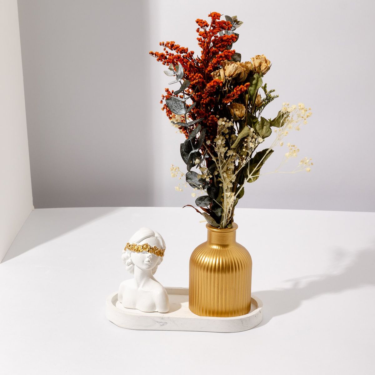 DECORACIONES ALE Y GABI - JARRON BASE DECORATIVA Y ADORNO KALIO DORADO Y FLORES