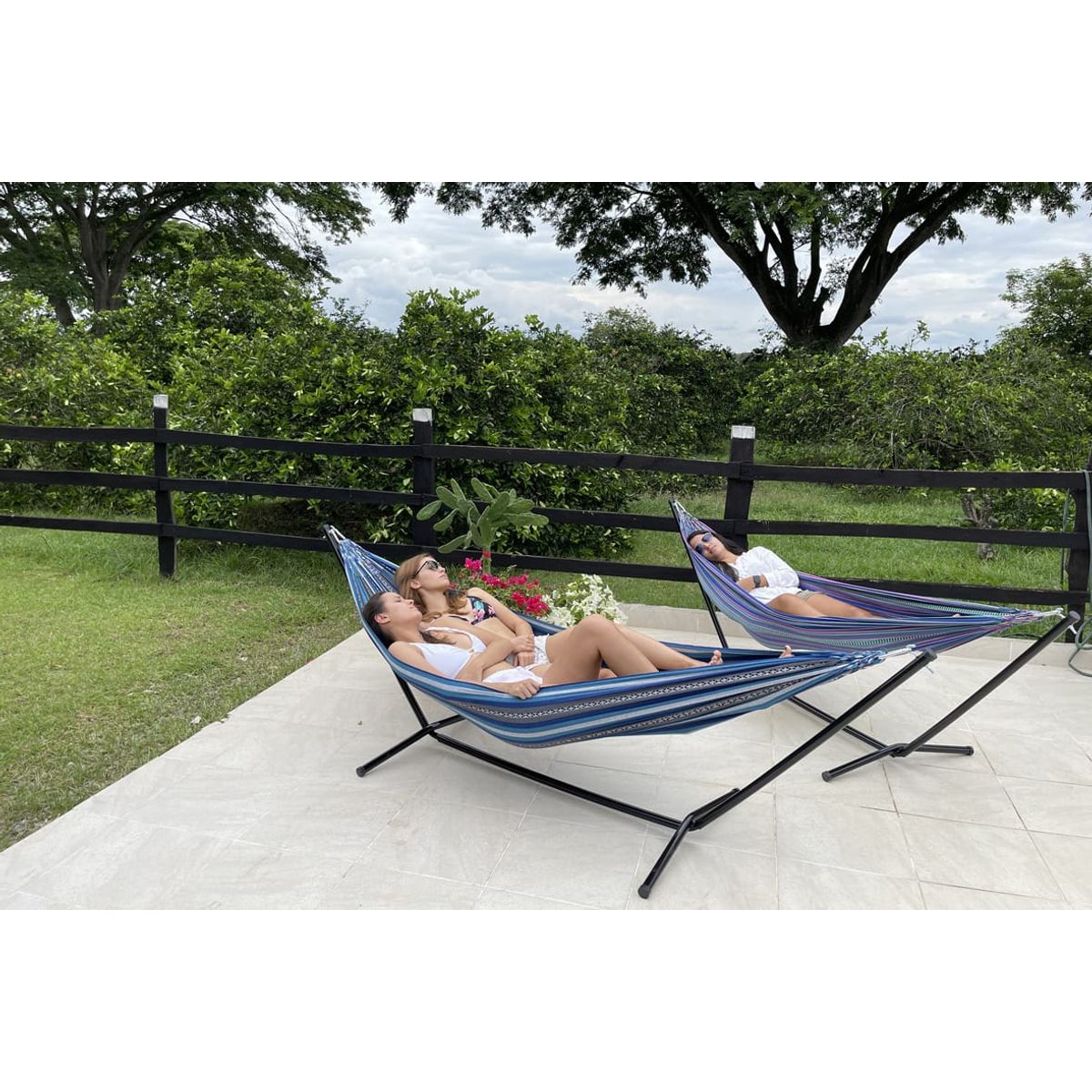 AMERICAN GENERICS - Hamaca portátil  soporte desarmable mas estuche colores varios