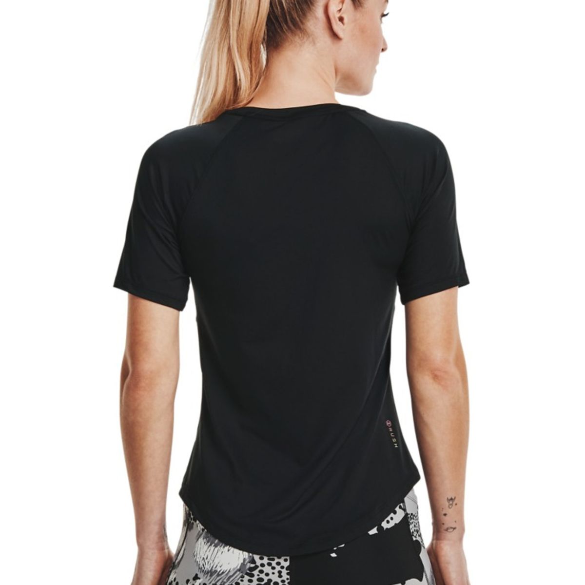 UNDER ARMOUR - Camiseta Mujer Under Armour RUSH SS-BLK Negro UNDER ARMOUR.