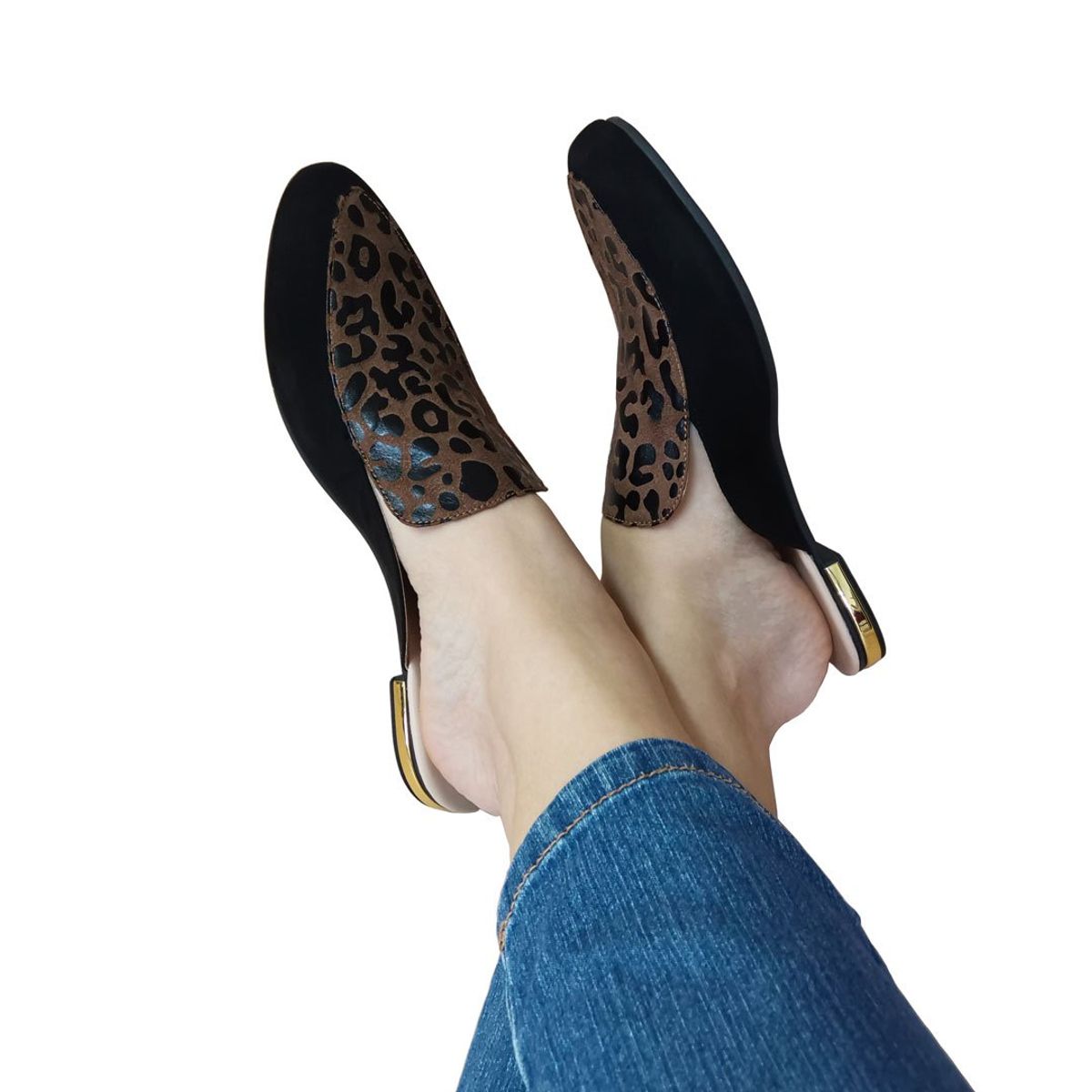 MOSTAZA - Zuecos negros con animal print