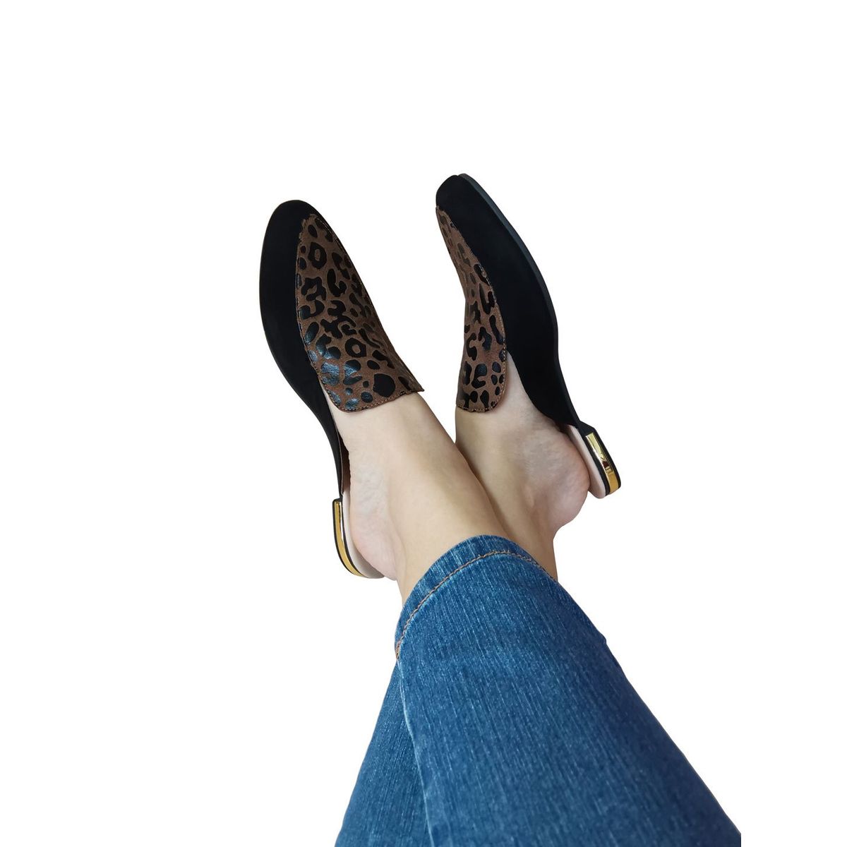 MOSTAZA - Zuecos negros con animal print