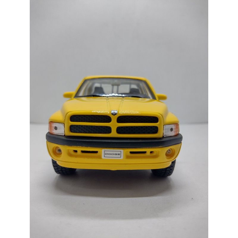 WELLY - CARRO DODGE RAM QUAD CAB 1500 SPORT AMARILLA ESCALA 1/24