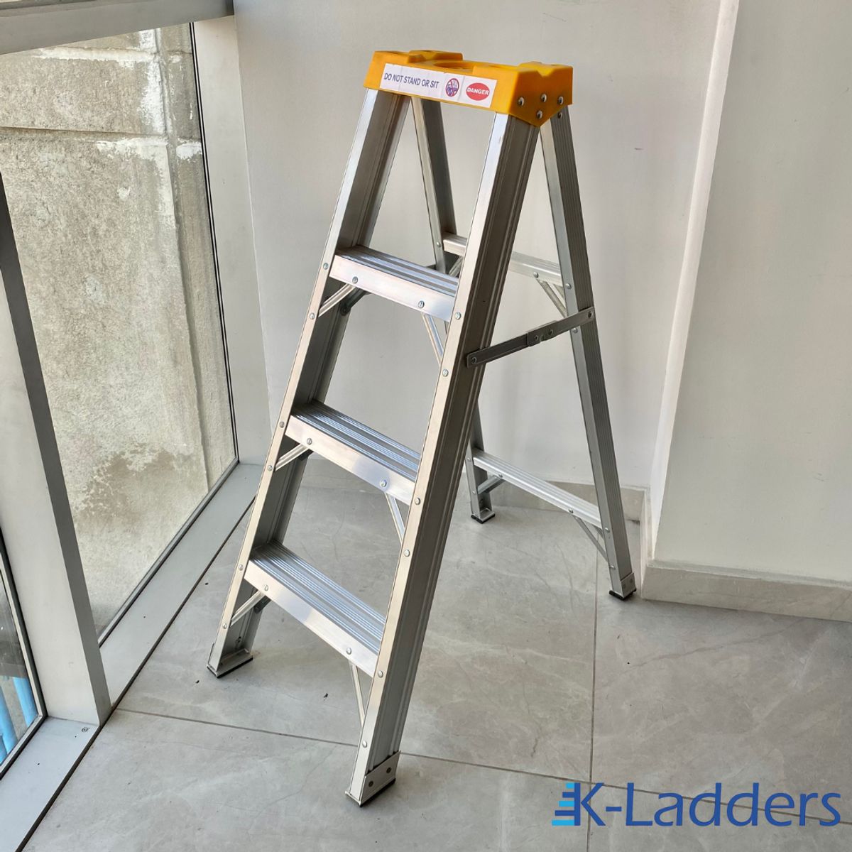 GENERICO - Escalera Tijera En Aluminio Uso Industrial De 4 Pasos 114cm 150kg