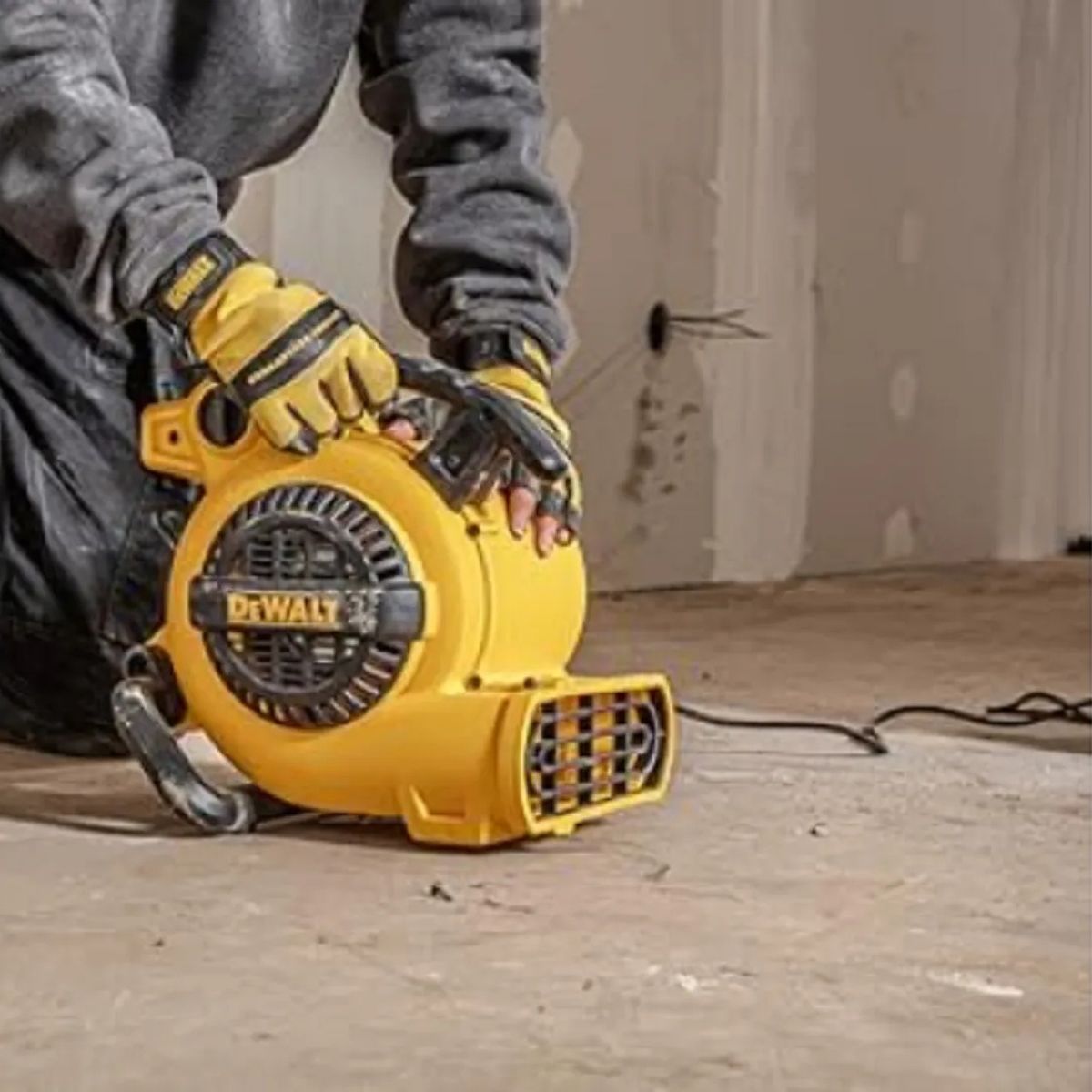 KONFYT - Ventilador Profesional Pivotante de Alta Velocidad Dewalt