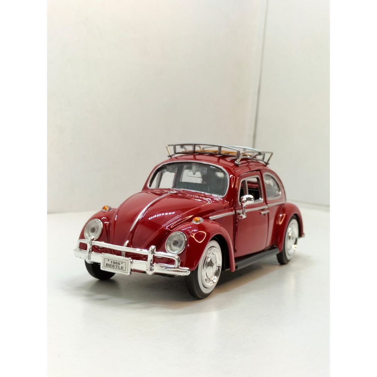 MOTORMAX - CARRO VOLKSWAGEN BEETLE ROJO 1966 ESCALA 1/24 DE COLECCIÓN