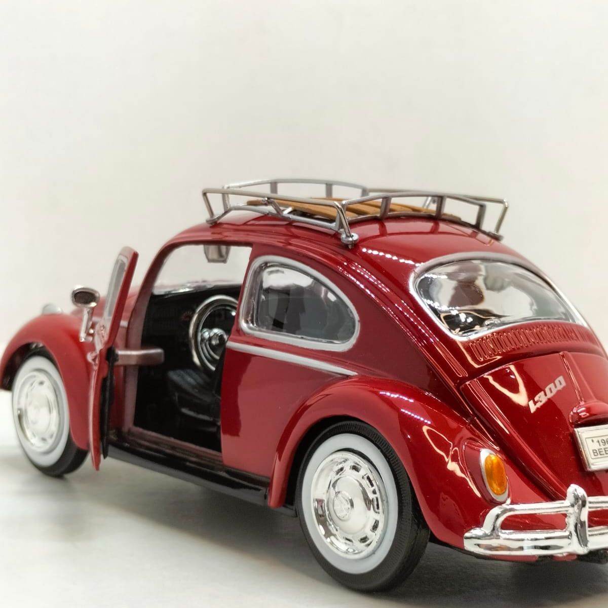 MOTORMAX - CARRO VOLKSWAGEN BEETLE ROJO 1966 ESCALA 1/24 DE COLECCIÓN