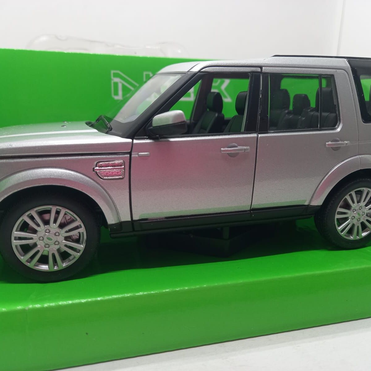 WELLY - CARRO LAND ROVER DISCOVERY 4 gris ESCALA 1/24 DE COLECCIÓN