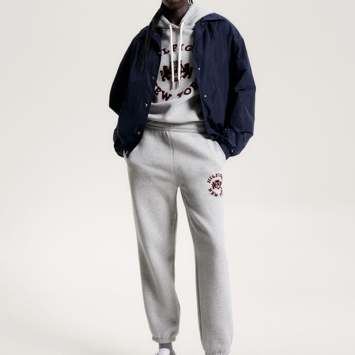 TOMMY HILFIGER - Joggers Con Logo Universitario Aterciopelado Mujer Gris Tommy Hilfiger