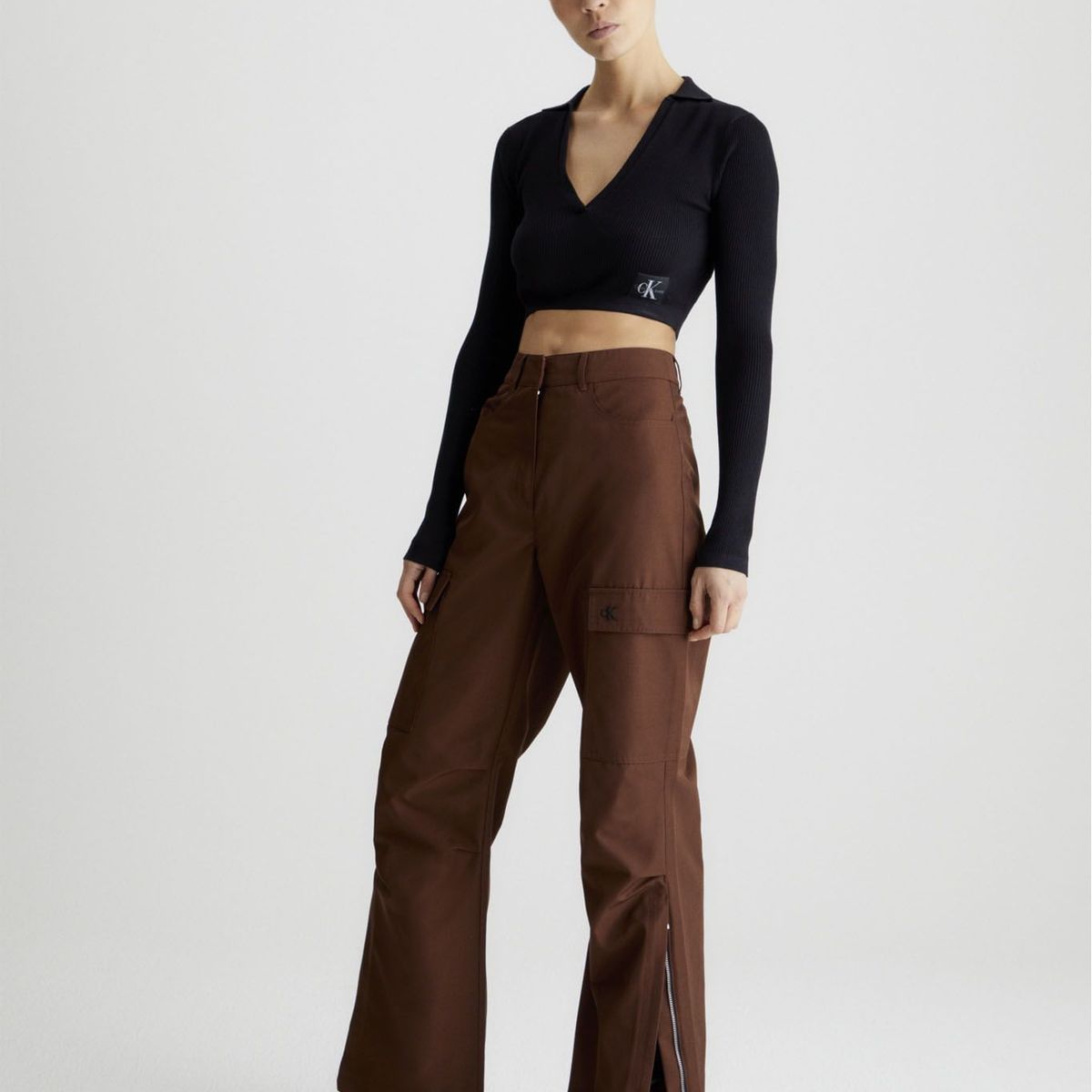 CALVIN KLEIN - Saco Negro Cropped Con Cuello En V Para Mujer Calvin Klein