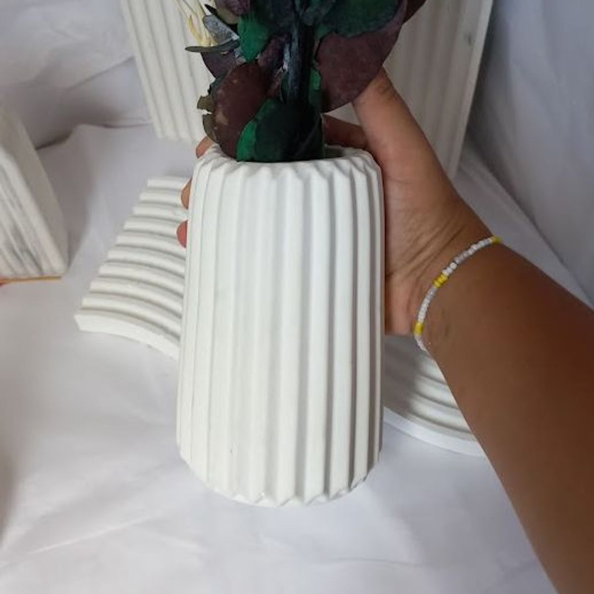 DECORACIONES ALE Y GABI - Set Decorativo Lu Jarron Flores Bandeja Olas Y Vela