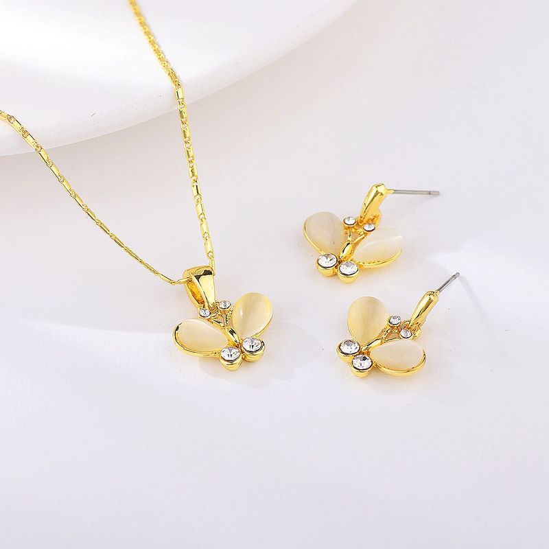 VERAMOREST - Set Aretes y Collar Veramorest Mariposa Dorada.-