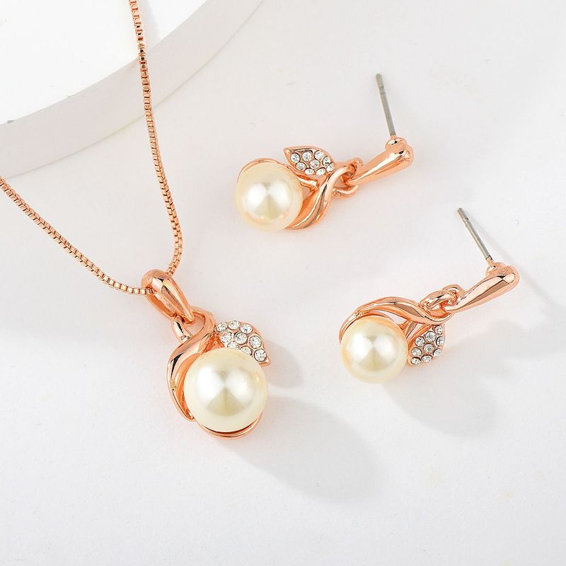 VERAMOREST - Set Collar y Aretes Dorados Veramorest