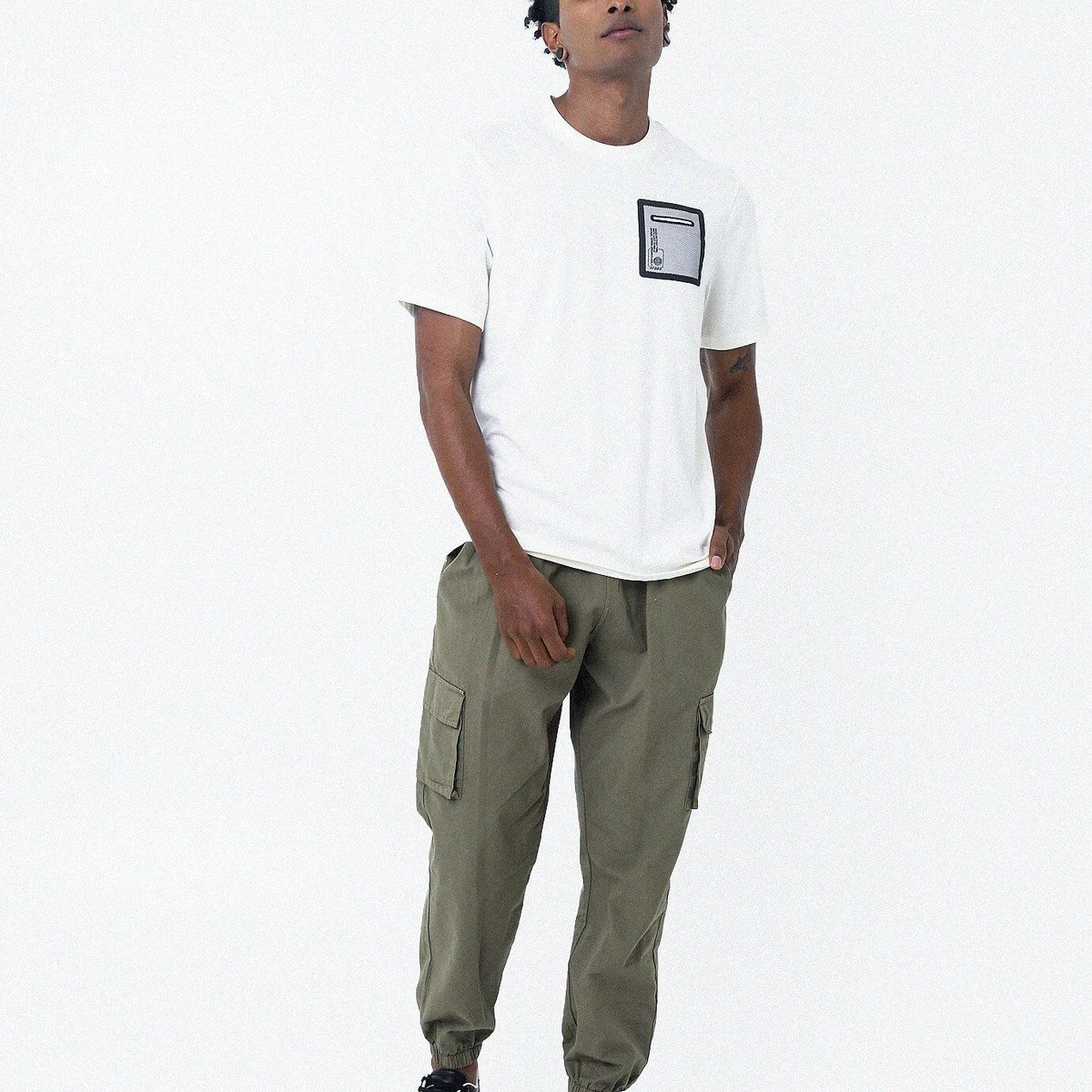 BELIFE - Camiseta Blanca Con Bolsillo En Malla Para Hombre Belife.-