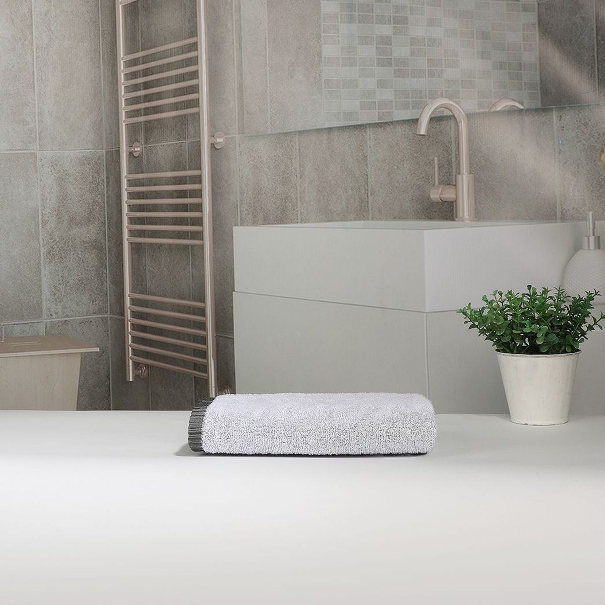 ESSENZA - Toalla De Manos Begonia Gris Oscuro Essenza Lines