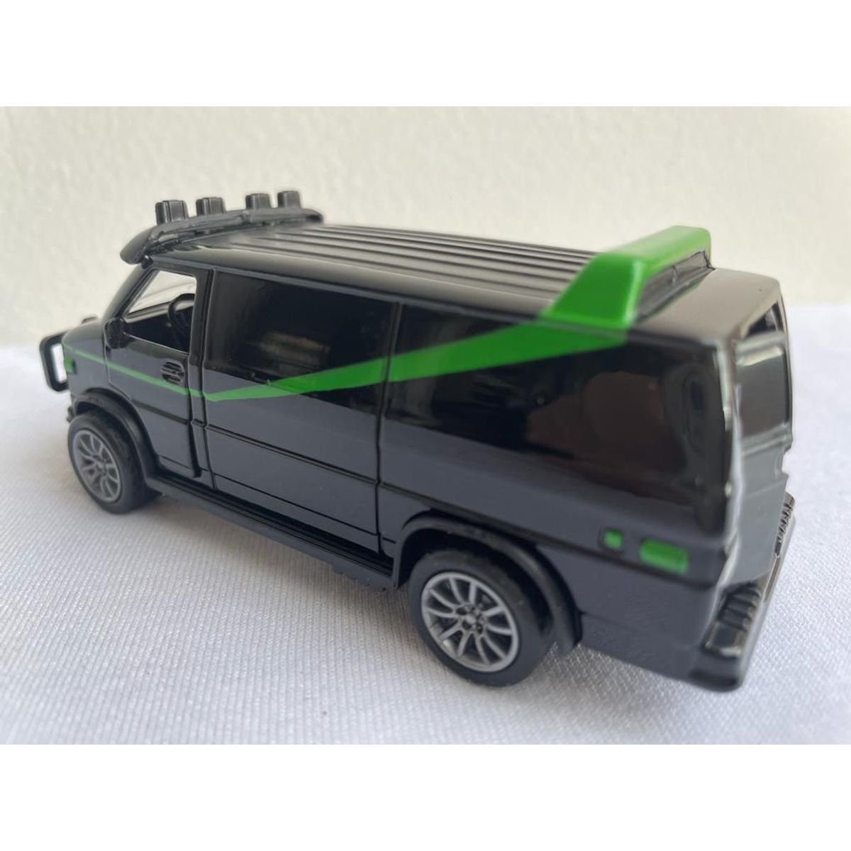 GENERICO - Camioneta los Magníficos Vandura raya verde a escala 143
