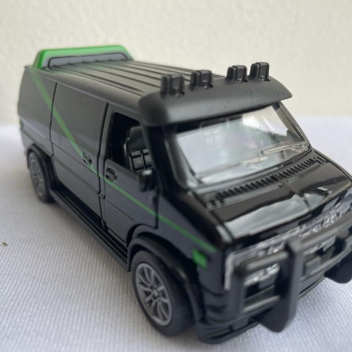 GENERICO - Camioneta los Magníficos Vandura raya verde a escala 143