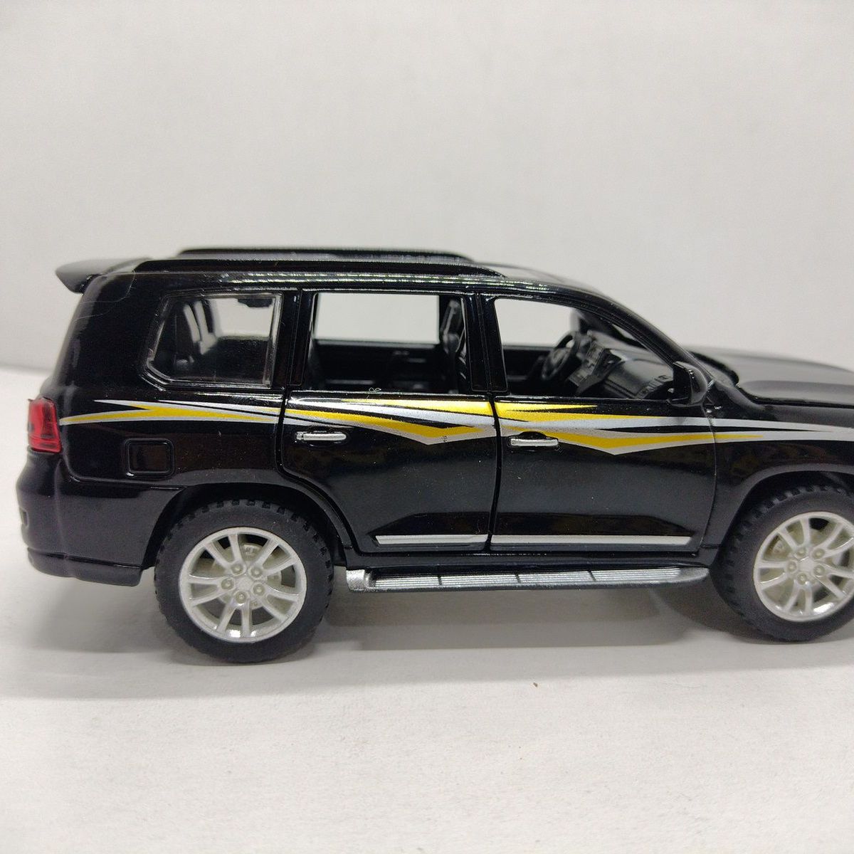 JADA TOYS - CAMIONETA TOYOTA LC200 NEGRA a Escala 132