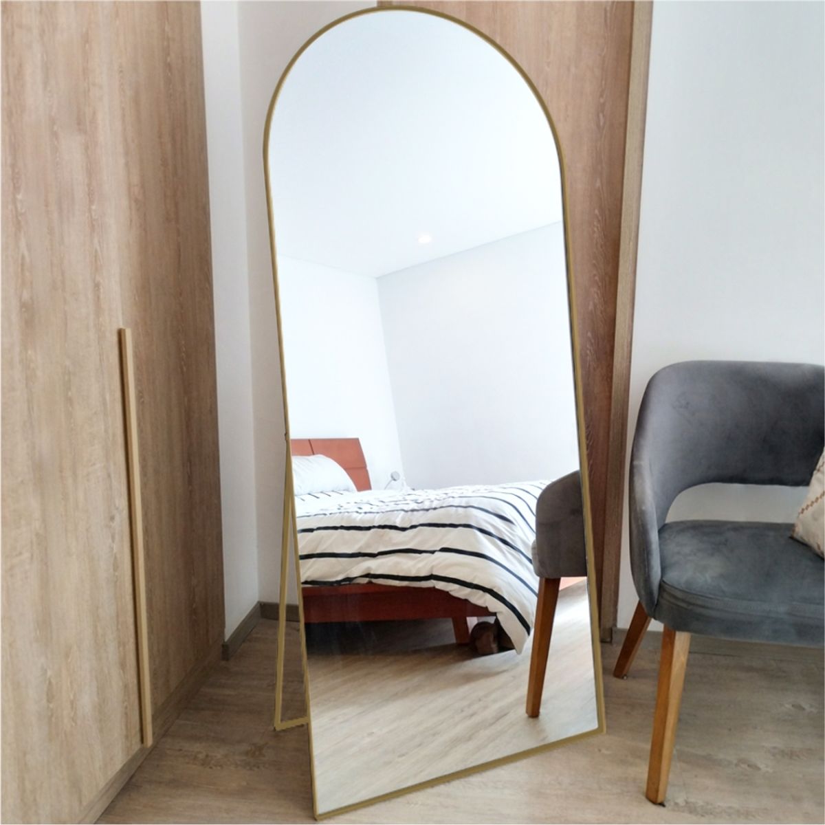 ALIK DISEÑO - Espejo De Piso Cuerpo Entero Marco y Soporte Metálico Dorado 70x170cm